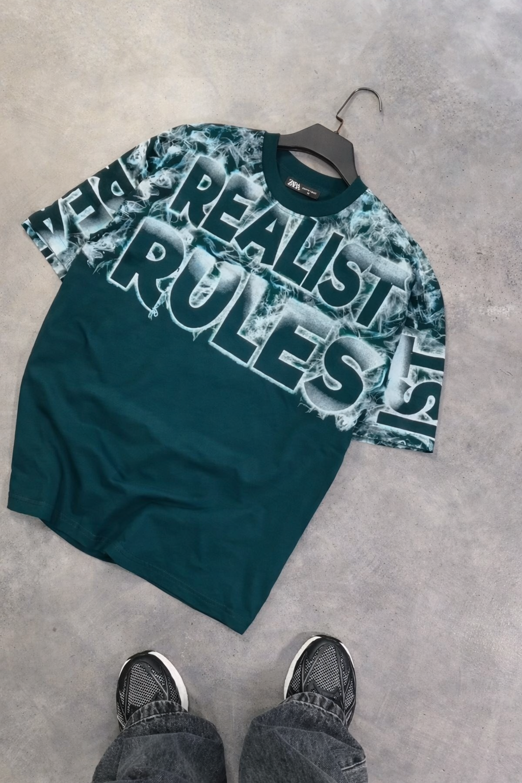 STREET SMOKE GRAPHIC TEE