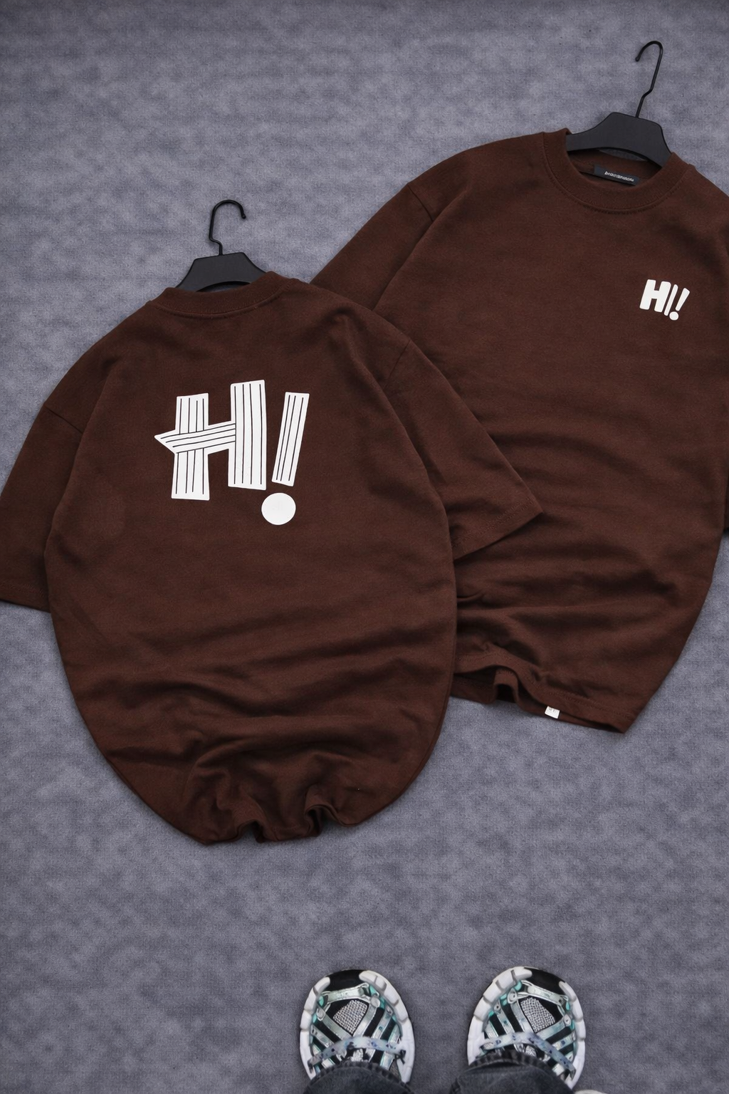 “HI”GRAPHIC PRINTED TEES