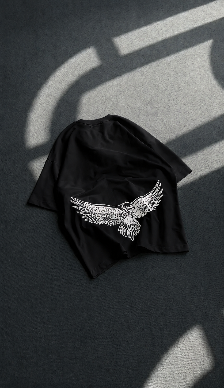 EAGLE FLY OVERSIZED GRAPHIC TEES