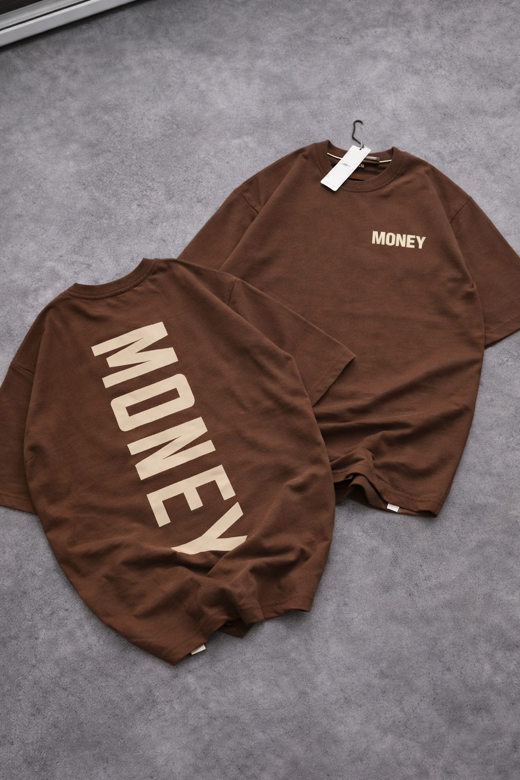 “MONEY “ GRAPHIC TSHIRT