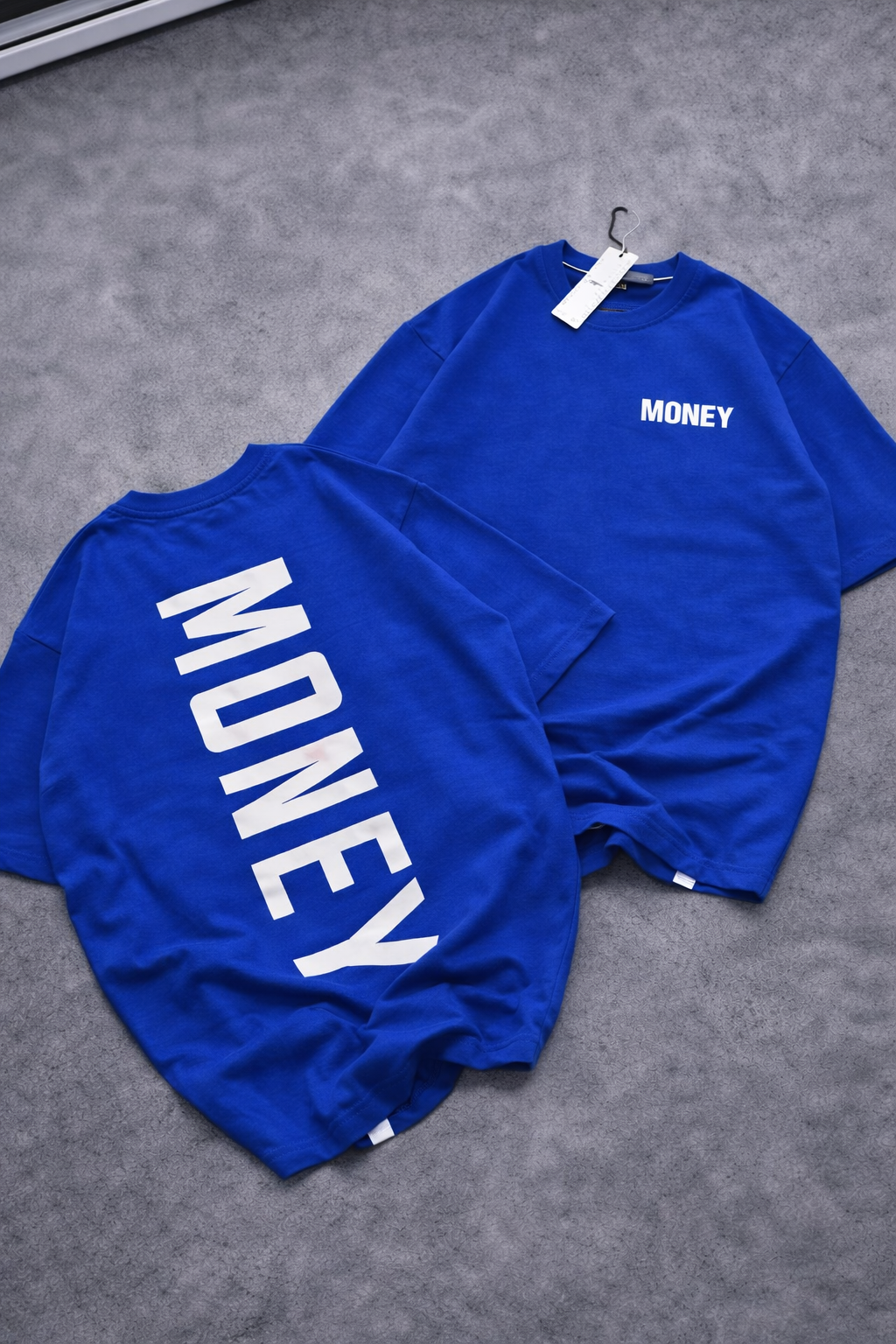 “MONEY “ GRAPHIC TSHIRT