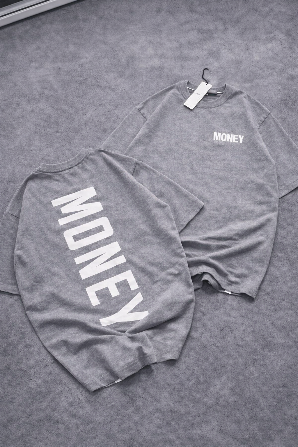 “MONEY “ GRAPHIC TSHIRT