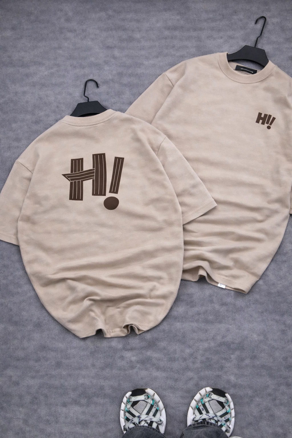 “HI”GRAPHIC PRINTED TEES