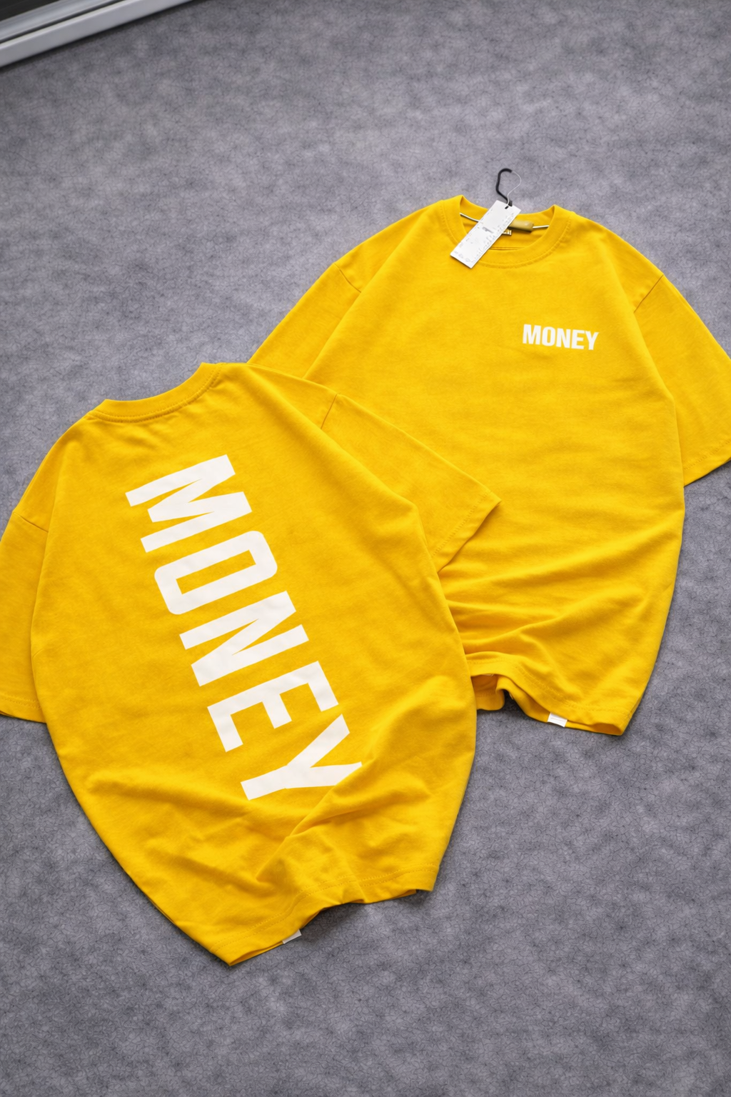 “MONEY “ GRAPHIC TSHIRT