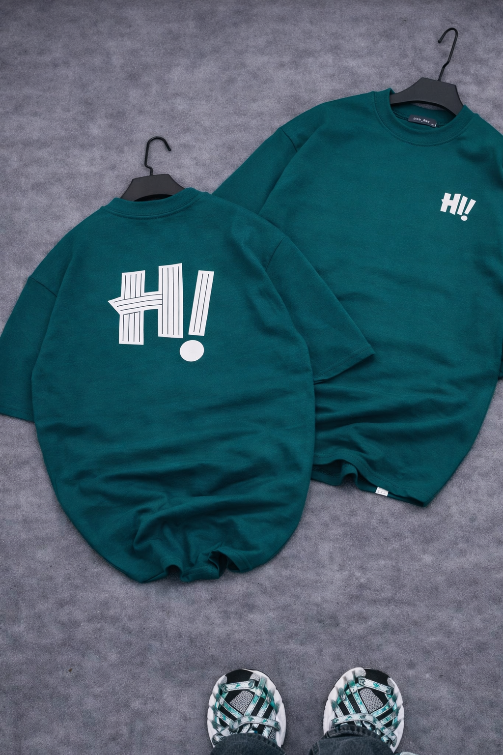 “HI”GRAPHIC PRINTED TEES
