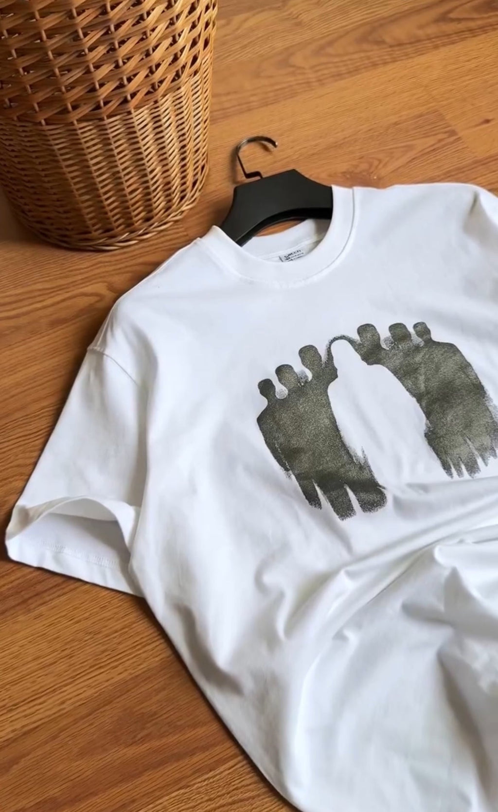 “ SOLO LEADER “Graphic Oversized Tshirt